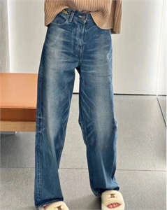 {{productViewItem.photos[photoViewList.activeNavIndex].Alt || productViewItem.photos[photoViewList.activeNavIndex].Description || 'Джинсы CELINE'}}