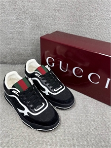 {{productViewItem.photos[photoViewList.activeNavIndex].Alt || productViewItem.photos[photoViewList.activeNavIndex].Description || 'Кроссовки GUCCI'}}