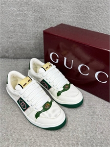 {{productViewItem.photos[photoViewList.activeNavIndex].Alt || productViewItem.photos[photoViewList.activeNavIndex].Description || 'Кроссовки GUCCI'}}