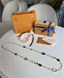 {{productViewItem.photos[photoViewList.activeNavIndex].Alt || productViewItem.photos[photoViewList.activeNavIndex].Description || 'Цепь LOUIS VUITTON'}}