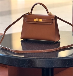 {{productViewItem.photos[photoViewList.activeNavIndex].Alt || productViewItem.photos[photoViewList.activeNavIndex].Description || 'Сумка HERMES'}}