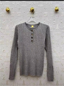 {{productViewItem.photos[photoViewList.activeNavIndex].Alt || productViewItem.photos[photoViewList.activeNavIndex].Description || 'Кофта Schiaparelli'}}