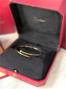 {{productViewItem.photos[photoViewList.activeNavIndex].Alt || productViewItem.photos[photoViewList.activeNavIndex].Description || 'Браслет CARTIER'}}