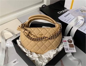 {{productViewItem.photos[photoViewList.activeNavIndex].Alt || productViewItem.photos[photoViewList.activeNavIndex].Description || 'Сумка CHANEL'}}