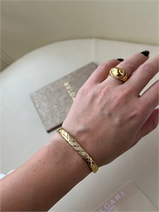 {{productViewItem.photos[photoViewList.activeNavIndex].Alt || productViewItem.photos[photoViewList.activeNavIndex].Description || 'Браслет CHANEL'}}