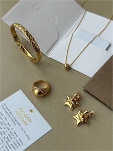 {{productViewItem.photos[photoViewList.activeNavIndex].Alt || productViewItem.photos[photoViewList.activeNavIndex].Description || 'Серьги MIU MIU'}}