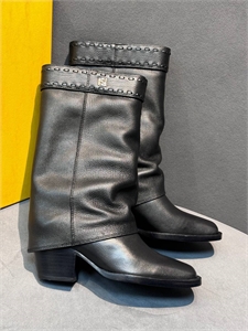 {{productViewItem.photos[photoViewList.activeNavIndex].Alt || productViewItem.photos[photoViewList.activeNavIndex].Description || 'Сапоги FENDI'}}