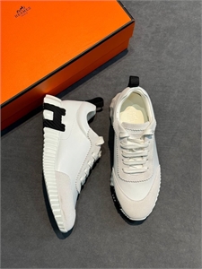 {{productViewItem.photos[photoViewList.activeNavIndex].Alt || productViewItem.photos[photoViewList.activeNavIndex].Description || 'Кроссовки HERMES'}}