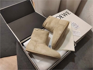 {{productViewItem.photos[photoViewList.activeNavIndex].Alt || productViewItem.photos[photoViewList.activeNavIndex].Description || 'Ботинки LOEWE'}}