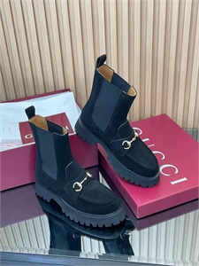 {{productViewItem.photos[photoViewList.activeNavIndex].Alt || productViewItem.photos[photoViewList.activeNavIndex].Description || 'Ботинки GUCCI'}}