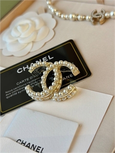 {{productViewItem.photos[photoViewList.activeNavIndex].Alt || productViewItem.photos[photoViewList.activeNavIndex].Description || 'Брошь CHANEL'}}