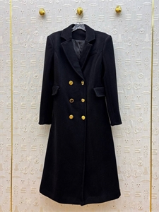 {{productViewItem.photos[photoViewList.activeNavIndex].Alt || productViewItem.photos[photoViewList.activeNavIndex].Description || 'Пальто Schiaparelli'}}