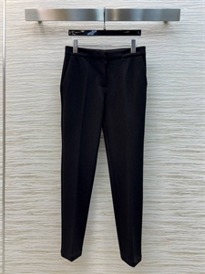 {{productViewItem.photos[photoViewList.activeNavIndex].Alt || productViewItem.photos[photoViewList.activeNavIndex].Description || 'Брюки Schiaparelli'}}