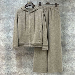 {{productViewItem.photos[photoViewList.activeNavIndex].Alt || productViewItem.photos[photoViewList.activeNavIndex].Description || 'Костюм LORO PIANA'}}