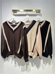 {{productViewItem.photos[photoViewList.activeNavIndex].Alt || productViewItem.photos[photoViewList.activeNavIndex].Description || 'Кофта THE ROW'}}