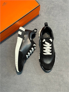 {{productViewItem.photos[photoViewList.activeNavIndex].Alt || productViewItem.photos[photoViewList.activeNavIndex].Description || 'Кроссовки HERMES'}}
