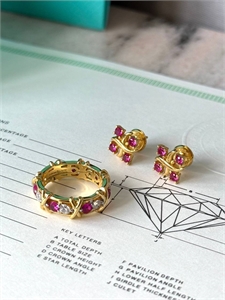 {{productViewItem.photos[photoViewList.activeNavIndex].Alt || productViewItem.photos[photoViewList.activeNavIndex].Description || 'Серьги Tiffany&amp;Co'}}