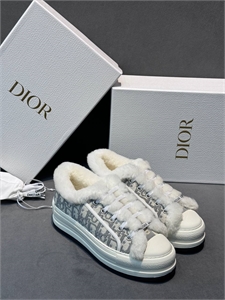 {{productViewItem.photos[photoViewList.activeNavIndex].Alt || productViewItem.photos[photoViewList.activeNavIndex].Description || 'Кроссовки DIOR'}}