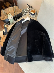 Бомбер PRADA 161218