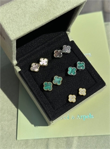{{productViewItem.photos[photoViewList.activeNavIndex].Alt || productViewItem.photos[photoViewList.activeNavIndex].Description || 'Серьги Van Cleef Серебро 925 п'}}