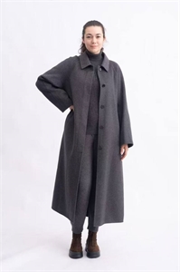 {{productViewItem.photos[photoViewList.activeNavIndex].Alt || productViewItem.photos[photoViewList.activeNavIndex].Description || 'Пальто MAX MARA'}}