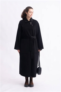 {{productViewItem.photos[photoViewList.activeNavIndex].Alt || productViewItem.photos[photoViewList.activeNavIndex].Description || 'Пальто MAX MARA'}}