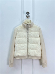 {{productViewItem.photos[photoViewList.activeNavIndex].Alt || productViewItem.photos[photoViewList.activeNavIndex].Description || 'Бомбер LORO PIANA'}}