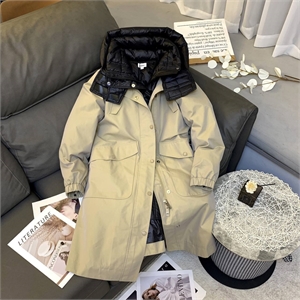 {{productViewItem.photos[photoViewList.activeNavIndex].Alt || productViewItem.photos[photoViewList.activeNavIndex].Description || 'Плащ BURBERRY'}}