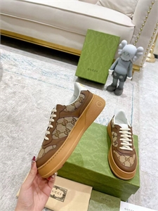 {{productViewItem.photos[photoViewList.activeNavIndex].Alt || productViewItem.photos[photoViewList.activeNavIndex].Description || 'Кеды GUCCI'}}