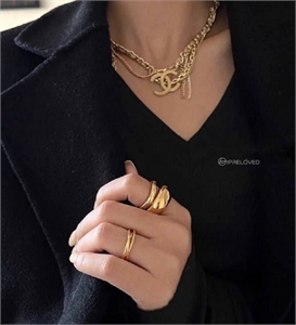 {{productViewItem.photos[photoViewList.activeNavIndex].Alt || productViewItem.photos[photoViewList.activeNavIndex].Description || 'Чокер CHANEL'}}