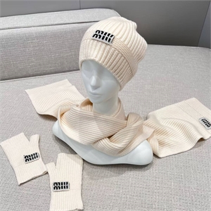 {{productViewItem.photos[photoViewList.activeNavIndex].Alt || productViewItem.photos[photoViewList.activeNavIndex].Description || 'Митенки MIU MIU'}}
