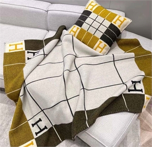 {{productViewItem.photos[photoViewList.activeNavIndex].Alt || productViewItem.photos[photoViewList.activeNavIndex].Description || 'Плед HERMES'}}
