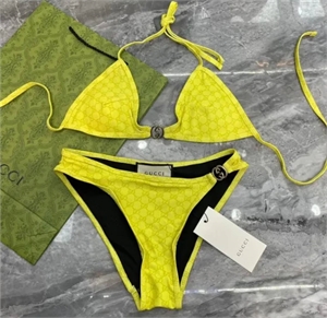 {{productViewItem.photos[photoViewList.activeNavIndex].Alt || productViewItem.photos[photoViewList.activeNavIndex].Description || 'Купальник GUCCI'}}