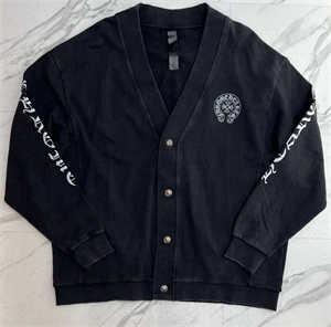 {{productViewItem.photos[photoViewList.activeNavIndex].Alt || productViewItem.photos[photoViewList.activeNavIndex].Description || 'Кардиган CHROME HEARTS'}}