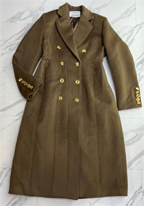 {{productViewItem.photos[photoViewList.activeNavIndex].Alt || productViewItem.photos[photoViewList.activeNavIndex].Description || 'Пальто Schiaparelli'}}
