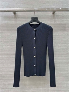 {{productViewItem.photos[photoViewList.activeNavIndex].Alt || productViewItem.photos[photoViewList.activeNavIndex].Description || 'Кардиган HERMES'}}