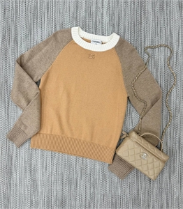 {{productViewItem.photos[photoViewList.activeNavIndex].Alt || productViewItem.photos[photoViewList.activeNavIndex].Description || 'Джемпер CHANEL'}}