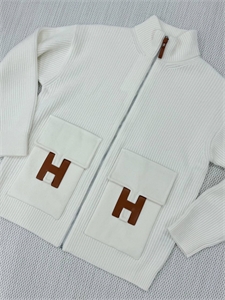 {{productViewItem.photos[photoViewList.activeNavIndex].Alt || productViewItem.photos[photoViewList.activeNavIndex].Description || 'Кардиган HERMES'}}