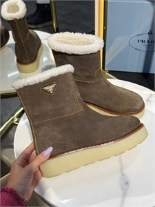{{productViewItem.photos[photoViewList.activeNavIndex].Alt || productViewItem.photos[photoViewList.activeNavIndex].Description || 'Ботинки PRADA'}}