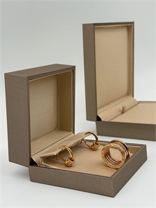 {{productViewItem.photos[photoViewList.activeNavIndex].Alt || productViewItem.photos[photoViewList.activeNavIndex].Description || 'Серьги BVLGARI'}}