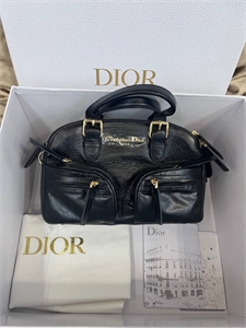 {{productViewItem.photos[photoViewList.activeNavIndex].Alt || productViewItem.photos[photoViewList.activeNavIndex].Description || 'Сумка DIOR'}}