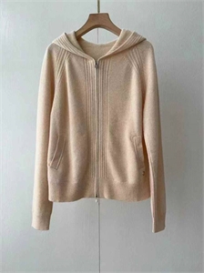 {{productViewItem.photos[photoViewList.activeNavIndex].Alt || productViewItem.photos[photoViewList.activeNavIndex].Description || 'Костюм LORO PIANA'}}