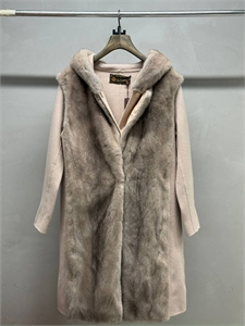 {{productViewItem.photos[photoViewList.activeNavIndex].Alt || productViewItem.photos[photoViewList.activeNavIndex].Description || 'Пальто LORO PIANA'}}