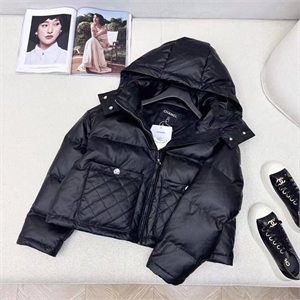 {{productViewItem.photos[photoViewList.activeNavIndex].Alt || productViewItem.photos[photoViewList.activeNavIndex].Description || 'Куртка CHANEL'}}