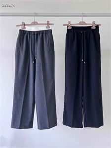 {{productViewItem.photos[photoViewList.activeNavIndex].Alt || productViewItem.photos[photoViewList.activeNavIndex].Description || 'Брюки BRUNELLO CUCINELLI'}}