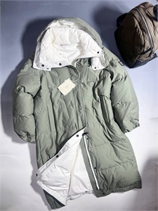 {{productViewItem.photos[photoViewList.activeNavIndex].Alt || productViewItem.photos[photoViewList.activeNavIndex].Description || 'Плащ BRUNELLO CUCINELLI'}}