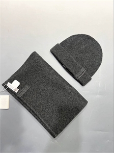 {{productViewItem.photos[photoViewList.activeNavIndex].Alt || productViewItem.photos[photoViewList.activeNavIndex].Description || 'Комплект BRUNELLO CUCINELLI'}}