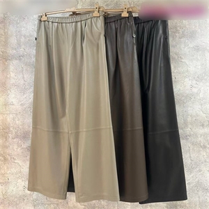 {{productViewItem.photos[photoViewList.activeNavIndex].Alt || productViewItem.photos[photoViewList.activeNavIndex].Description || 'Брюки BRUNELLO CUCINELLI Кожа'}}