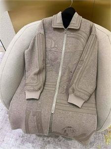 {{productViewItem.photos[photoViewList.activeNavIndex].Alt || productViewItem.photos[photoViewList.activeNavIndex].Description || 'Куртка HERMES'}}