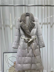 {{productViewItem.photos[photoViewList.activeNavIndex].Alt || productViewItem.photos[photoViewList.activeNavIndex].Description || 'Пальто LORO PIANA'}}